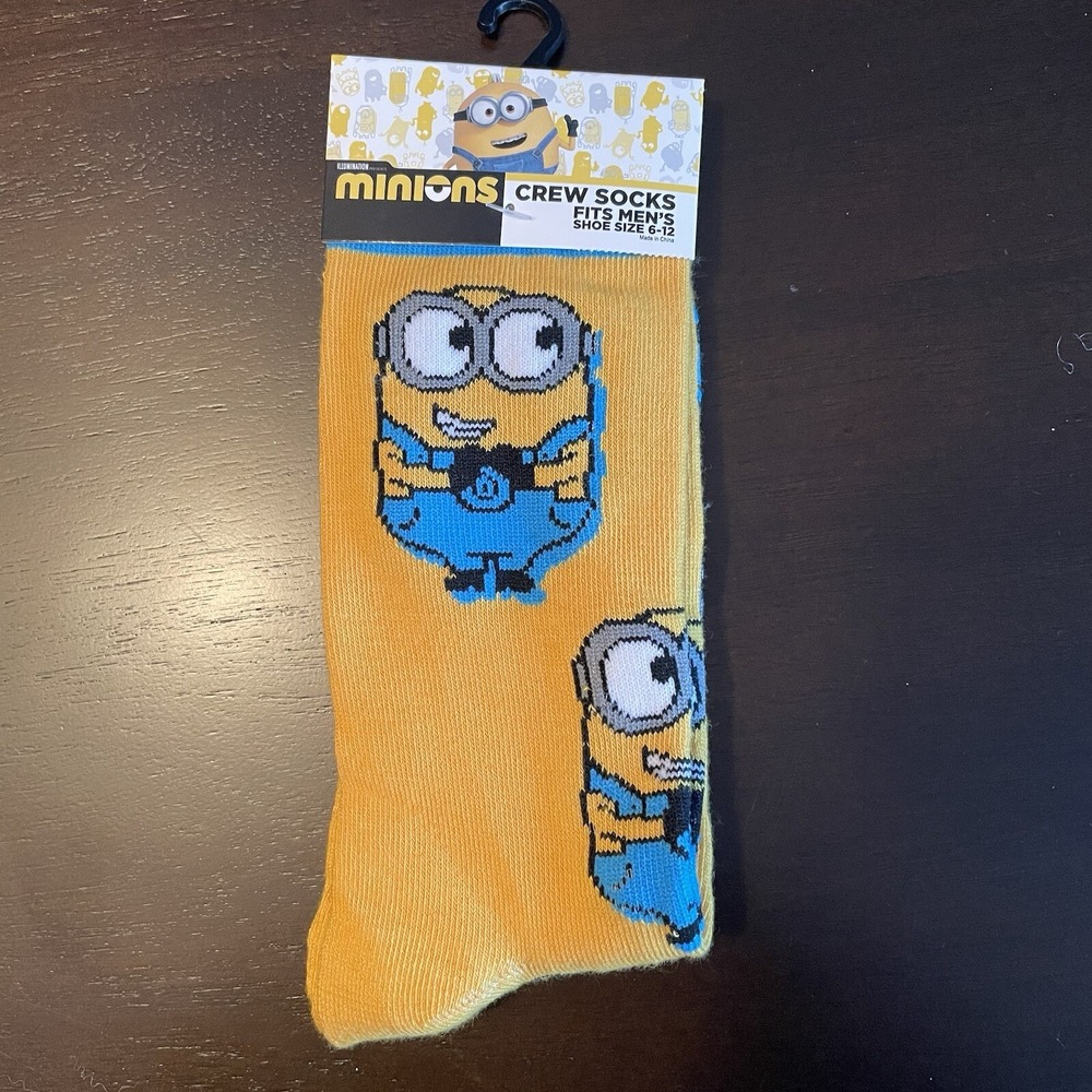 NEW Universal MINIONS  Yellow Crew Socks Unisex Adult   Size 6-12